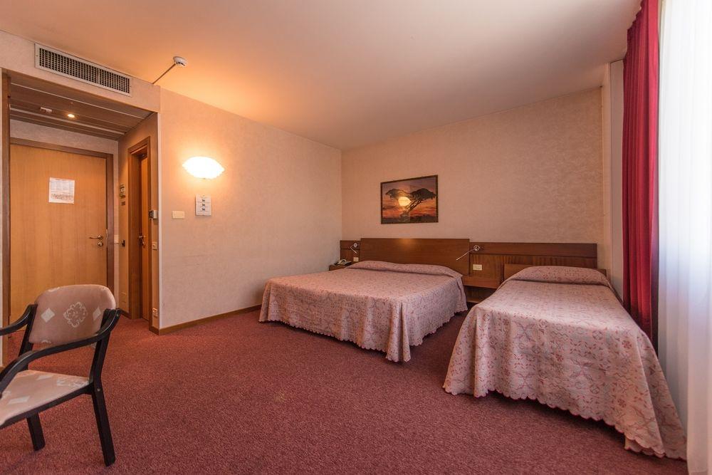 Hotel Krystal 3*