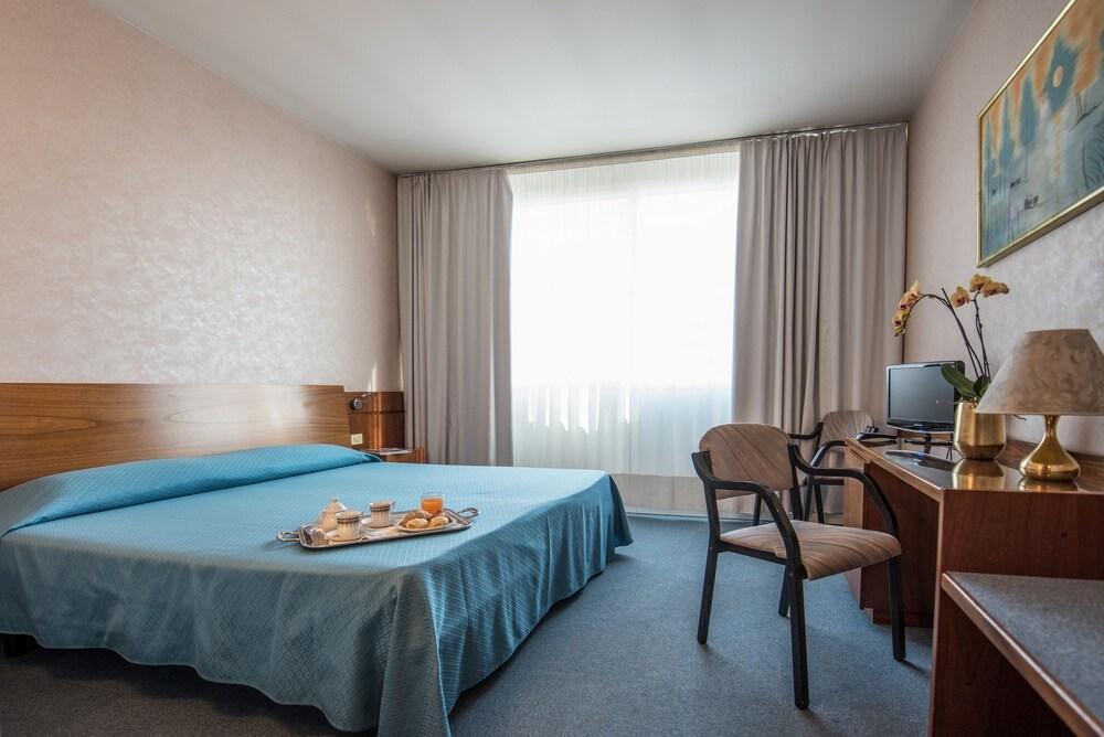 Krystal Hotel