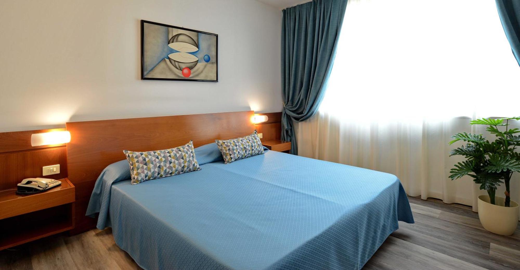 Hotel Krystal 3*