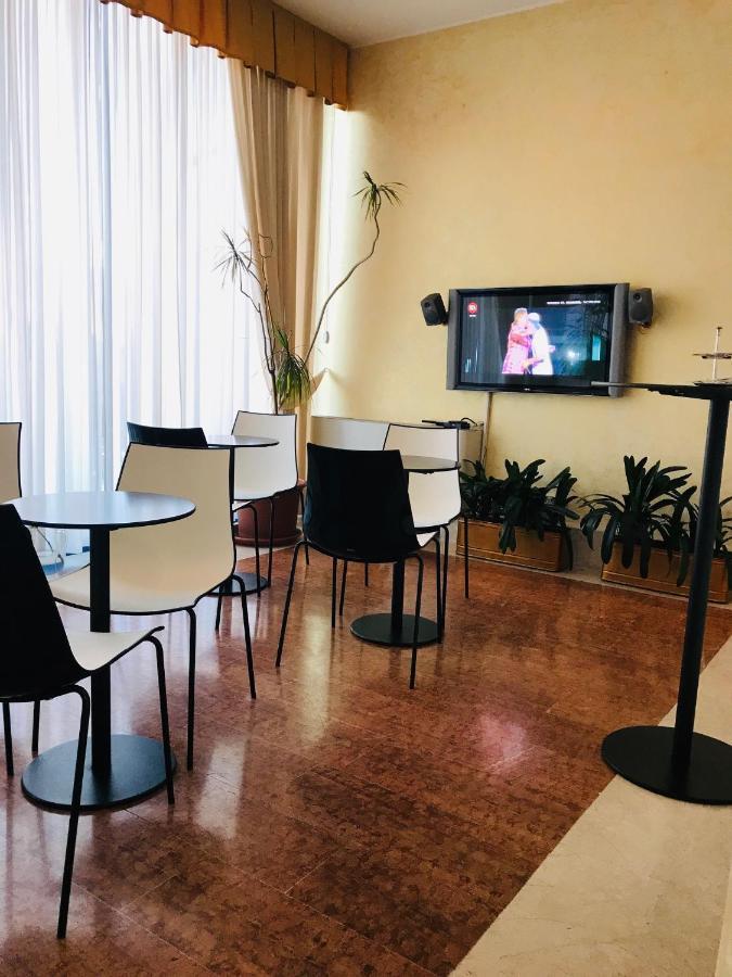 Krystal Hotel 3*